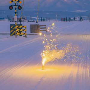 w男人扒开女人的腿猛进动漫
